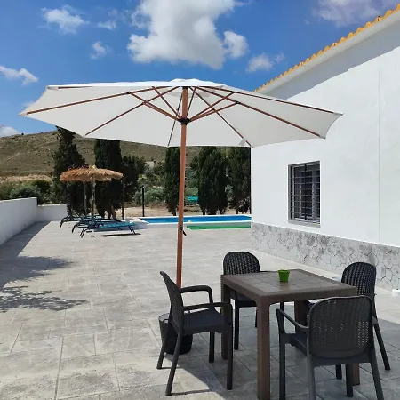 Villa Con Piscina Climatizada Y Barbacoa A 10 Km De Alicante Y Playas, 3000 M2 De Terreno *