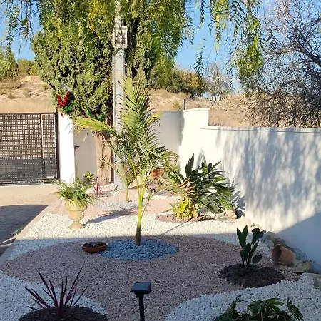 Con Piscina Climatizada Y Barbacoa A 10 Km De Alicante Y Playas, 3000 M2 De Terreno Villa *