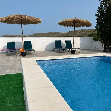 Con Piscina Climatizada Y Barbacoa A 10 Km De Alicante Y Playas, 3000 M2 De Terreno *