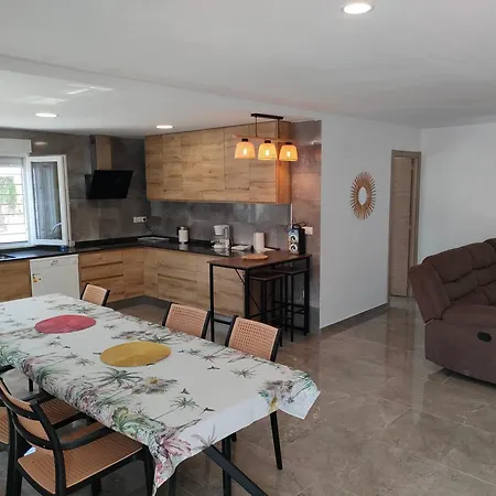 Con Piscina Climatizada Y Barbacoa A 10 Km De Alicante Y Playas, 3000 M2 De Terreno Elche